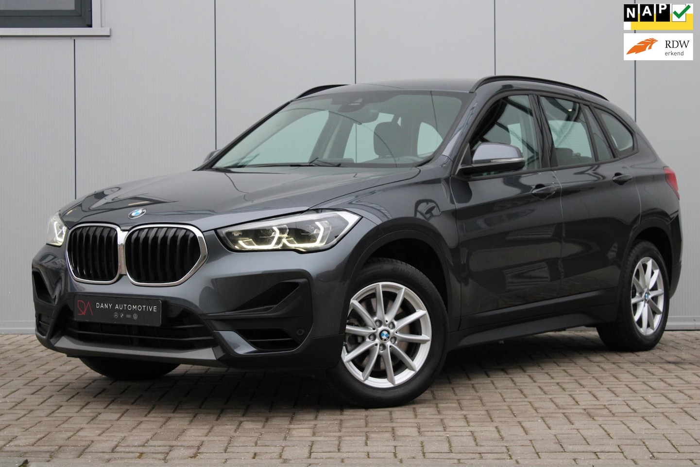 BMW X1 - XDrive20i LED I ACC I HUD I AFN. TREKHAAK I FACELIFT I 1E EIG. I DEALER OND. I - AutoWereld.nl