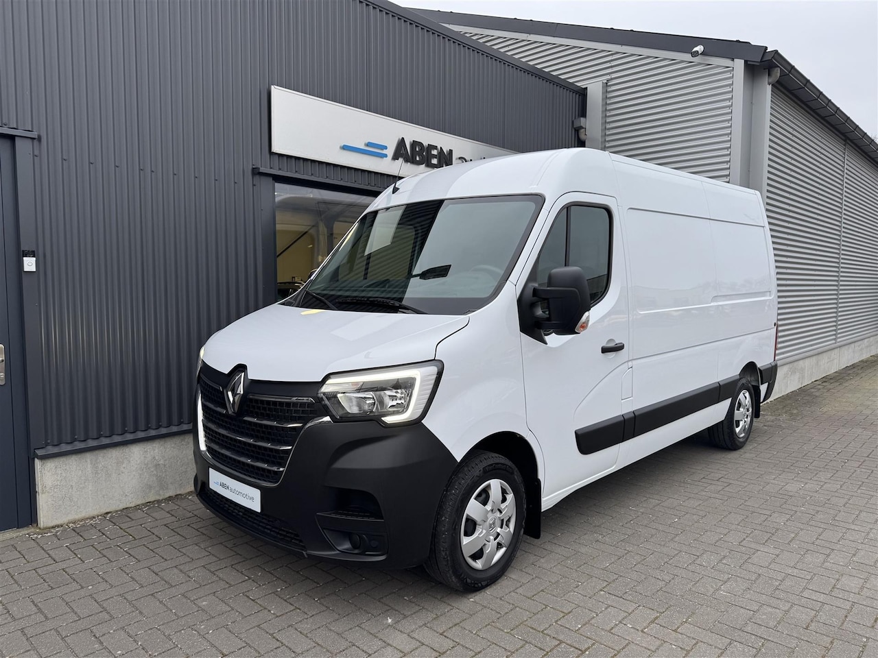 Renault Master - T35 2.3 dCi 150PK L2H2 Energy Comfort (NAVI|CAMERA|TREKHAAK) - AutoWereld.nl