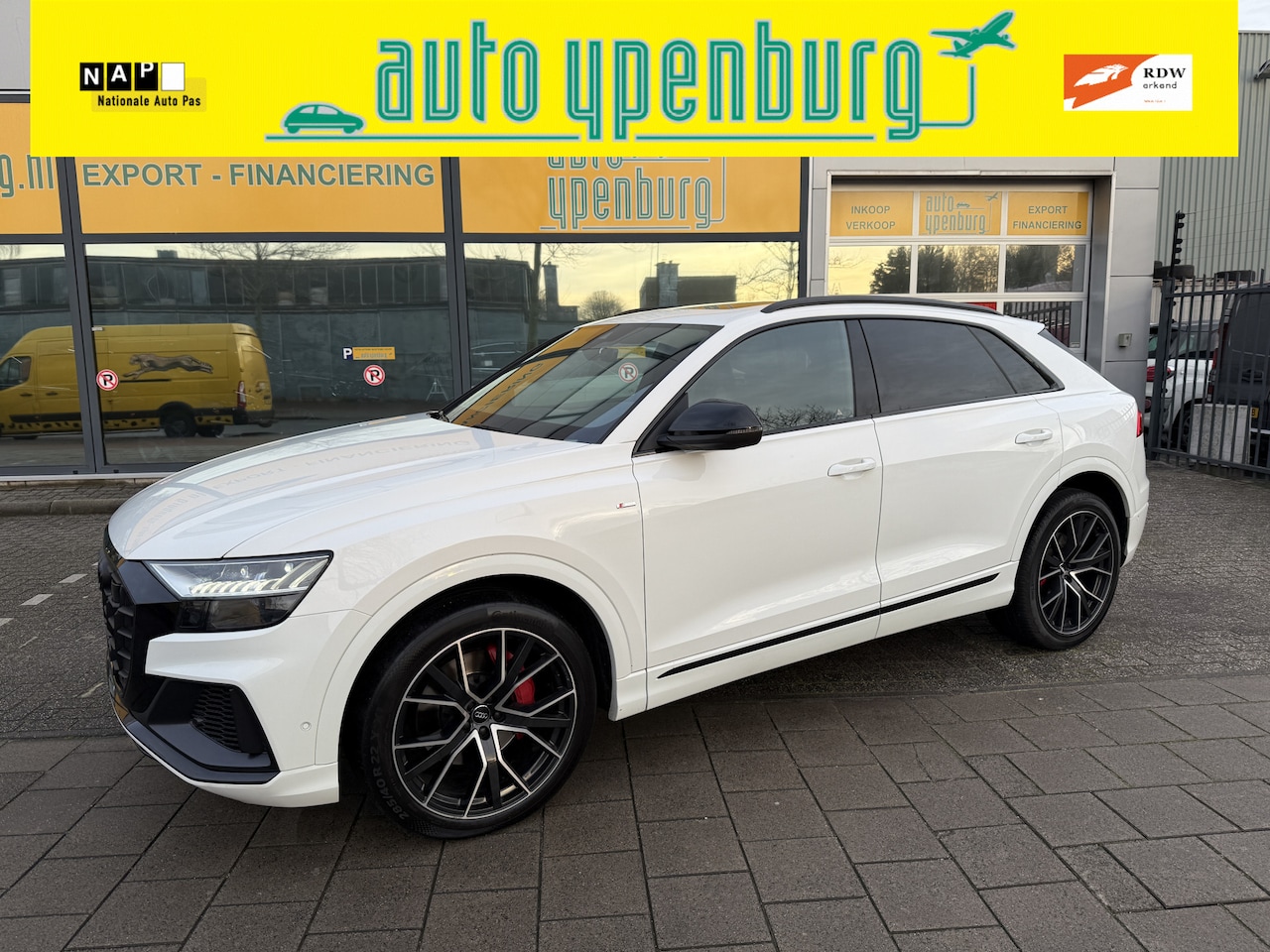 Audi Q8 - 55 TFSI quattro Pro Line Plus * S-Line * Pano * Sfeerverlichting * B & O * Key-Les Go * Na - AutoWereld.nl