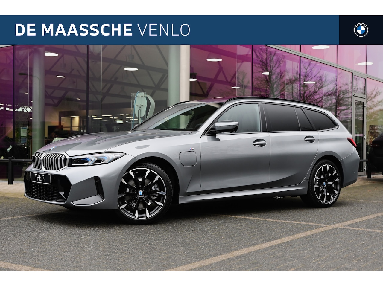 BMW 3-serie Touring - 330e M Sport Automaat / Panoramadak / Trekhaak / Sportstoelen / Adaptieve LED / Parking As - AutoWereld.nl