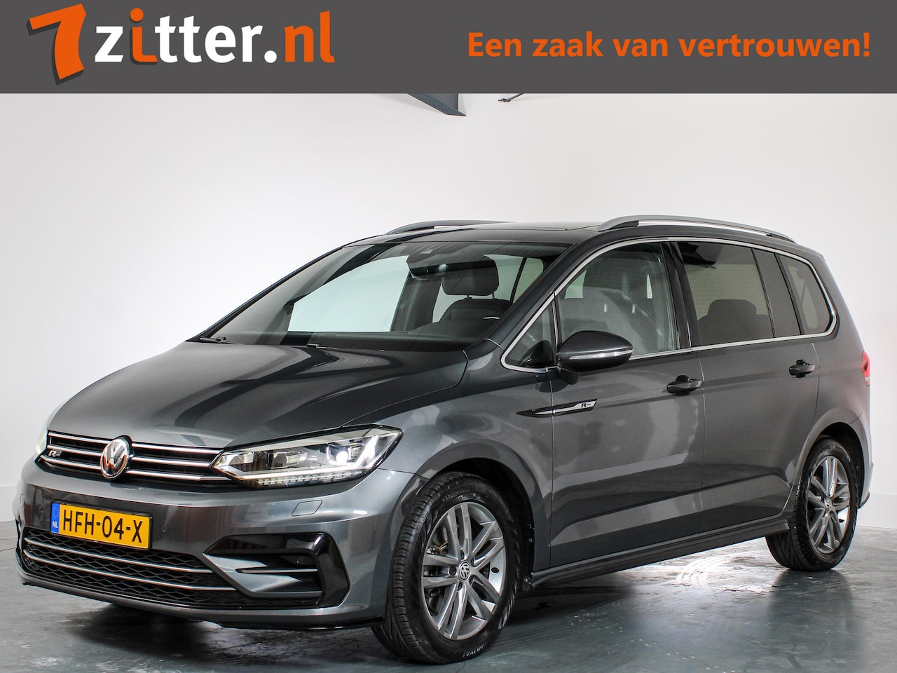 Volkswagen Touran - 1.5 TSI R-line, Highline, 7-Persoons, Panoramadak, Trekhaak, Vollederen bekleding! Bluetoo - AutoWereld.nl