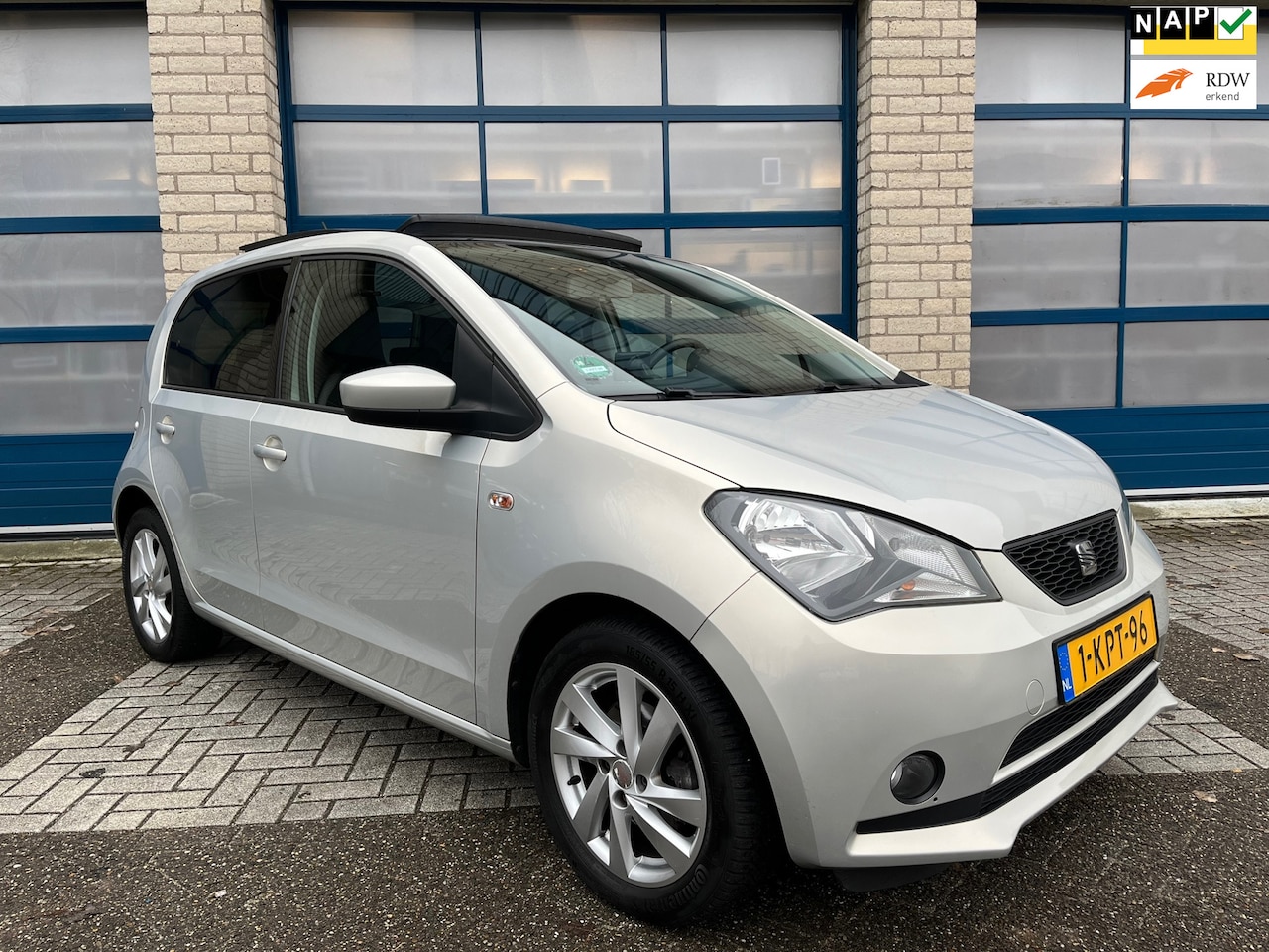 Volkswagen Up! - UP 1.0 Style Sport 5drs - Pano-dak - Sensoren - Navi - Bluetooth - NAP - AutoWereld.nl