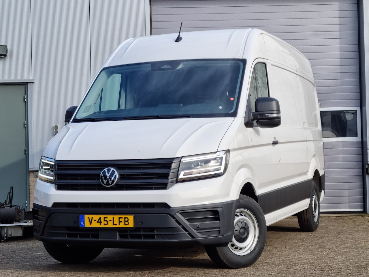 Volkswagen Crafter - BPM VRIJ 35 2.0 TDI 140Pk | AUT | L3H3 | CRUISE | - AutoWereld.nl