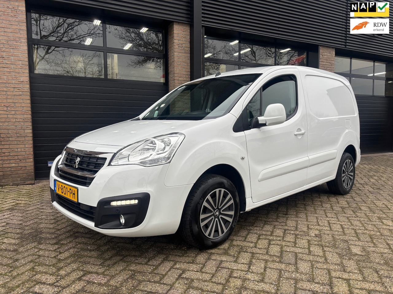 Peugeot Partner - 122 1.6 BlueHDi 75 L1 Pro 3 pers - AutoWereld.nl