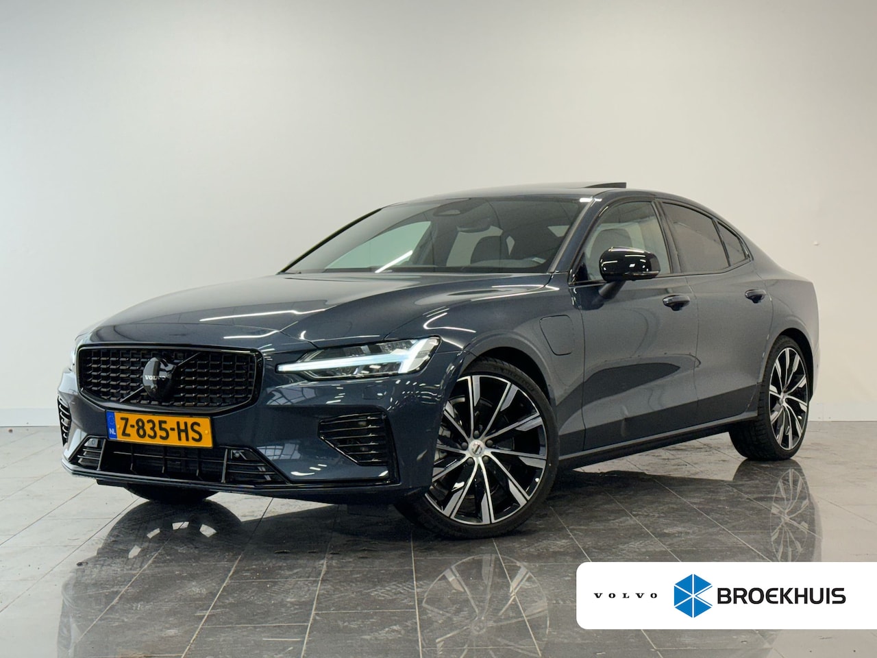 Volvo S60 - Recharge T6 AWD Ultimate Dark | Bowers & Wilkins | 360o Camera | Trekhaak | - AutoWereld.nl