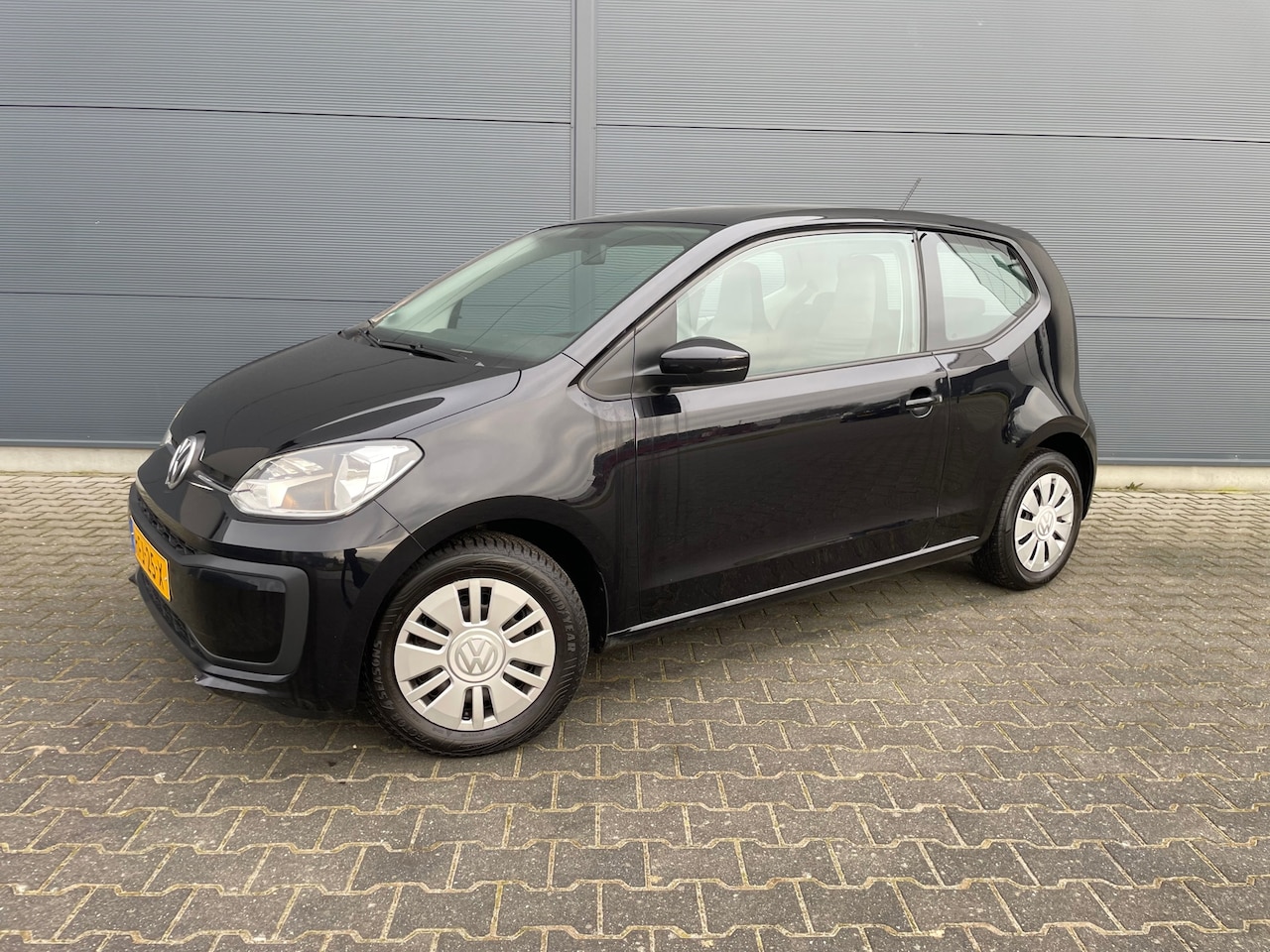 Volkswagen Up! - 1.0 bouwjaar 2017 met airco ( facelift model ) - AutoWereld.nl