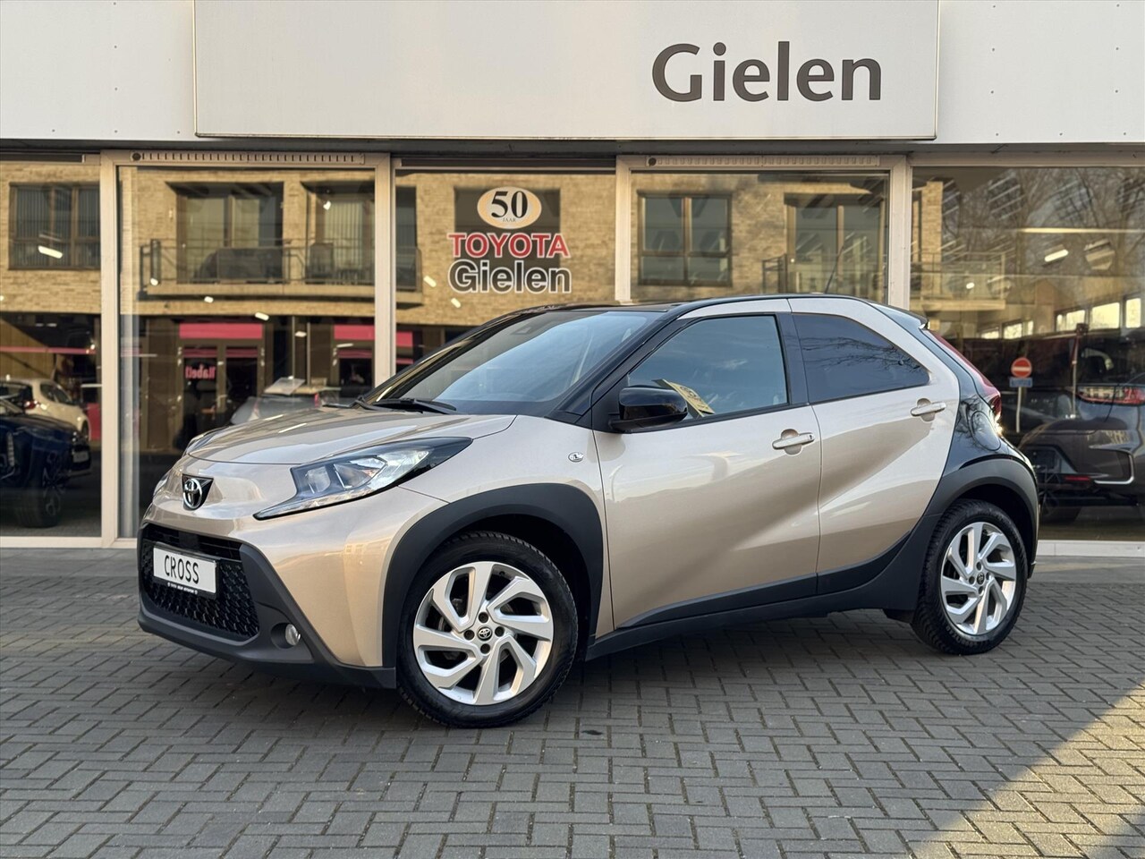 Toyota Aygo X - 1.0 VVT-i Pulse | Bi-tone, Privacy glass, 17 inch, Apple carplay/Android auto, Stoelverwar - AutoWereld.nl