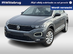 Volkswagen T-Roc - 1.5 TSI 150pk Sport DSG Automaat / Navigatie bij APP Connect / LM 17 inch / Parkeersensore