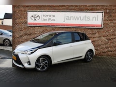 Toyota Yaris - 1.5 Hybrid Executive Bi-Tone Panorama