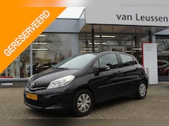 Toyota Yaris - 1.3 VVT-i 5-DEURS NL-AUTO TREKHAAK ALL-SEASON BANDEN AIRCO EL-RAMEN & SPIEGELS