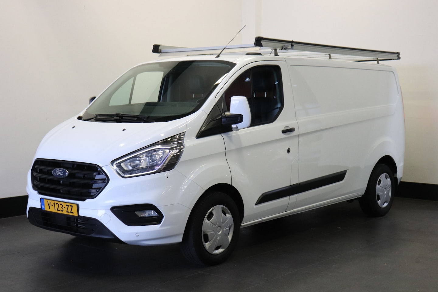 Ford Transit Custom - 2.0 TDCI 130PK L2 EURO 6 - Airco - Cruise - Trekhaak - € 13.900,- Excl. - AutoWereld.nl