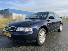 Audi A4 Limousine - 1.6 Advance 1e Eigenaar Dealer OH /Automaat/Clima/Cruise