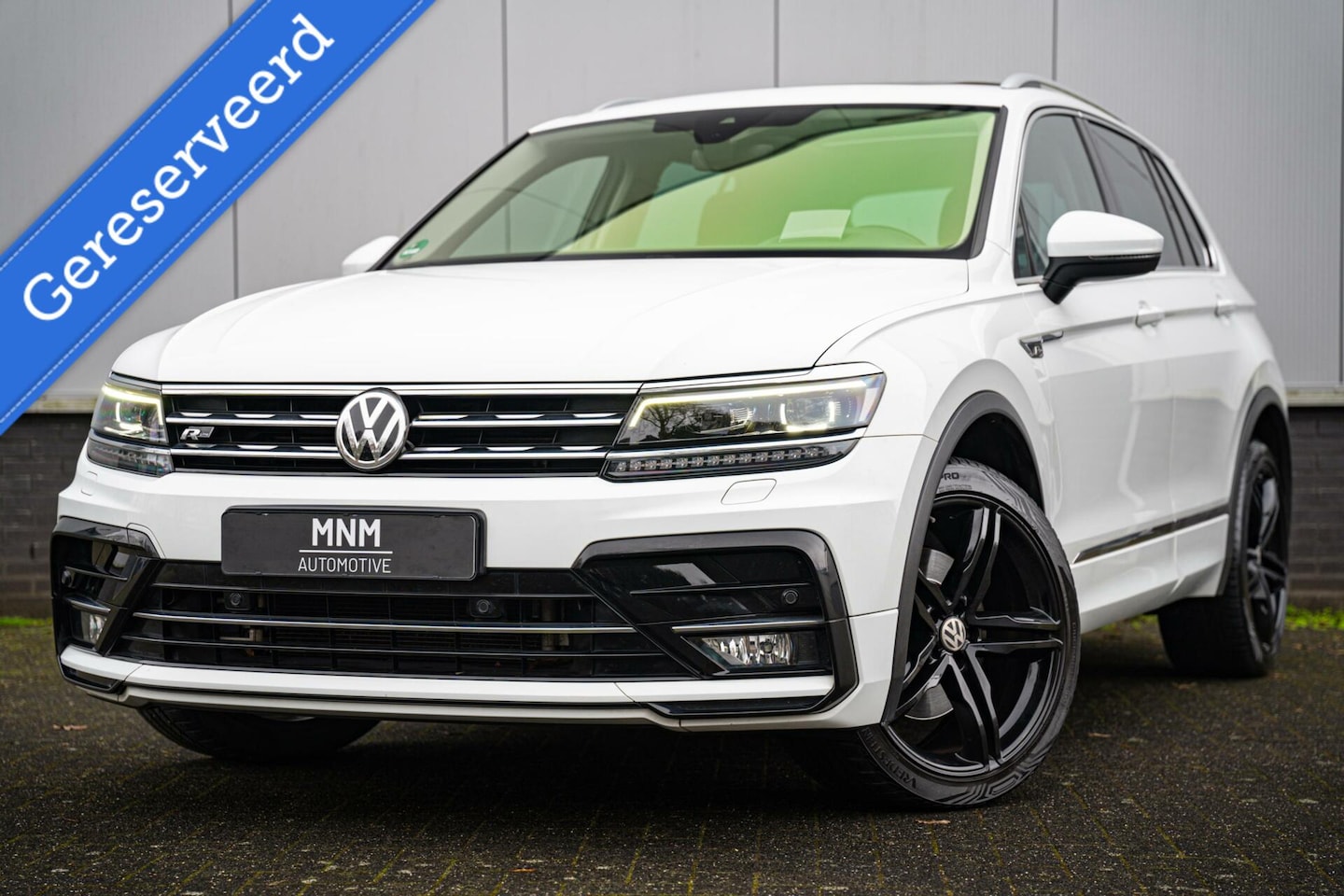 Volkswagen Tiguan - 2.0 TSI 4Motion Highline R-Line |Pano|HUD|Keyless - AutoWereld.nl