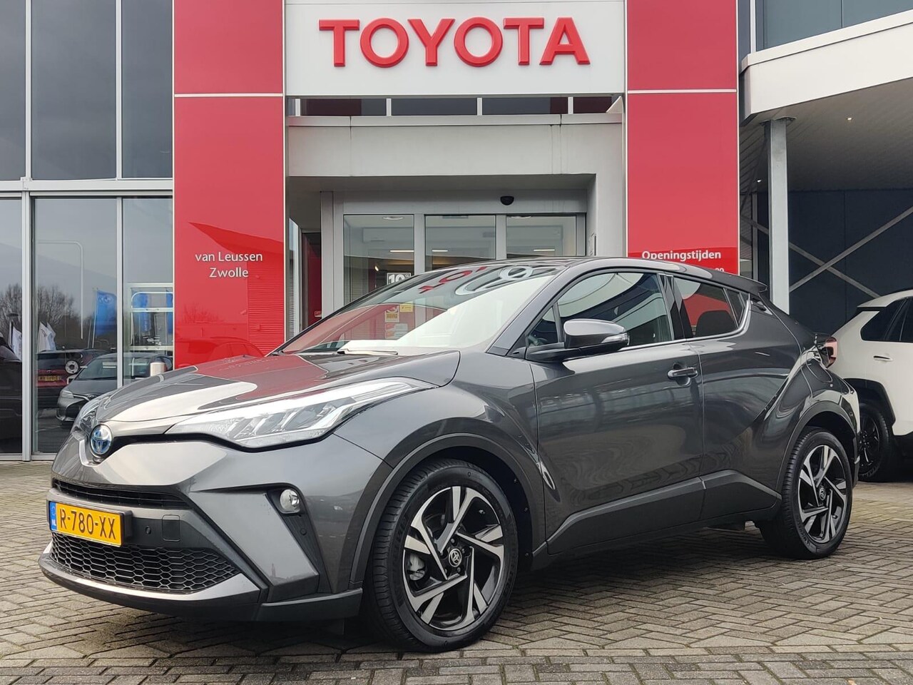 Toyota C-HR - 1.8 HYBRID DYNAMIC NL-AUTO 1E-EIG NAVI KEYLESS CLIMA 18' LM-VELGEN APPLE/ANDROID AD-CRUISE - AutoWereld.nl