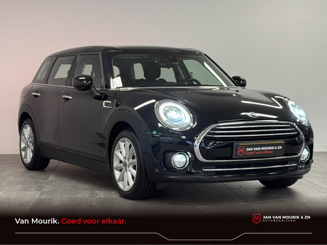 MINI Clubman - 1.5 Cooper Chili Serious Business | Navigatie | Sportstoelen | Parkeersensoren | Stoelverw - AutoWereld.nl