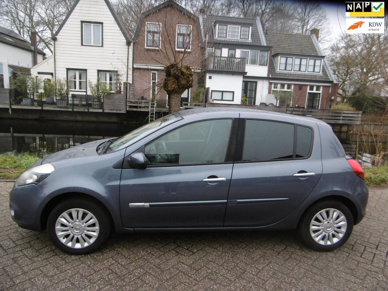 Renault Clio - 1.2 Collection 5-deurs Airco Cruise Trekhaak 1200kg Zuinig - AutoWereld.nl