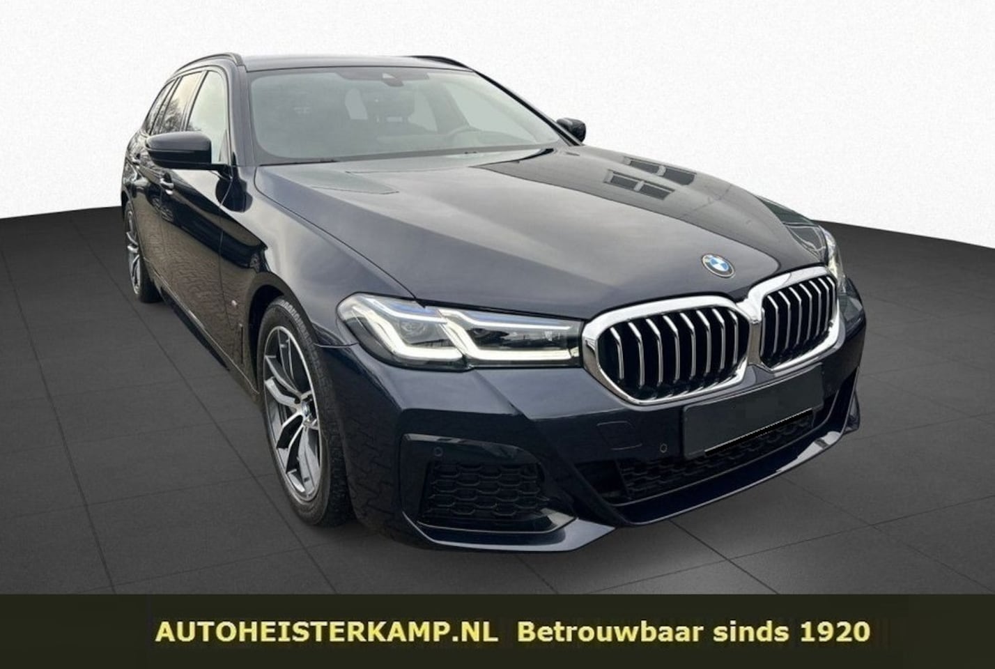 BMW 5-serie Touring - 530d M Sport 286 PK Head Up Trekhaak LED Laser Sportstoelen 18 Inch Sensatec Leder - AutoWereld.nl