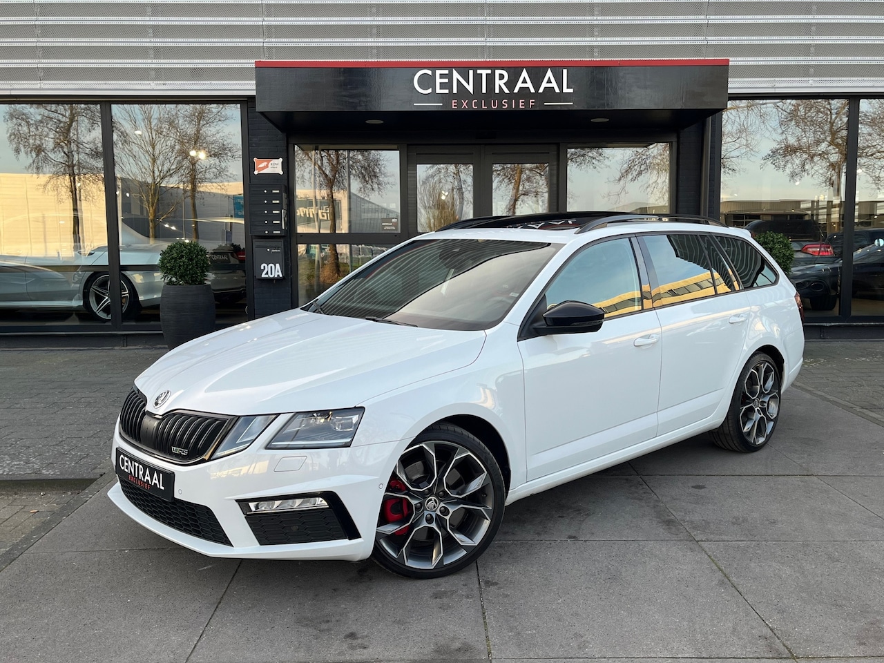 Skoda Octavia Combi - 2.0 TSI RS 245PK|Pano|RS Sportstoelen|Memory|Camera|ACC|DCC|Keyless|Carplay|Ambient Light - AutoWereld.nl