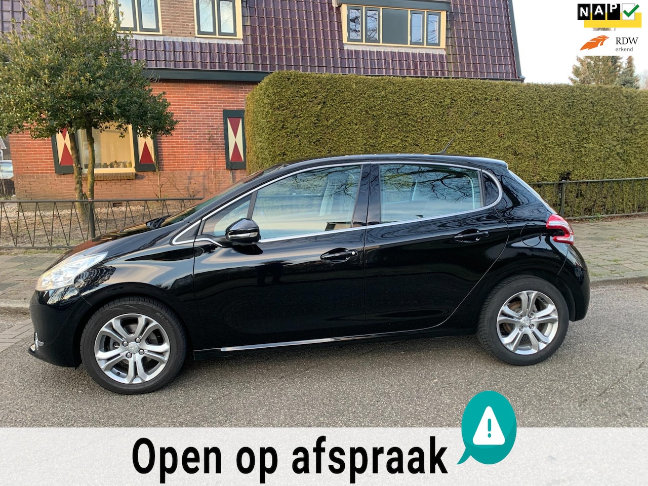 Peugeot 208 - 1.2 PureTech Allure cruise navigatie lm velgen clima - AutoWereld.nl