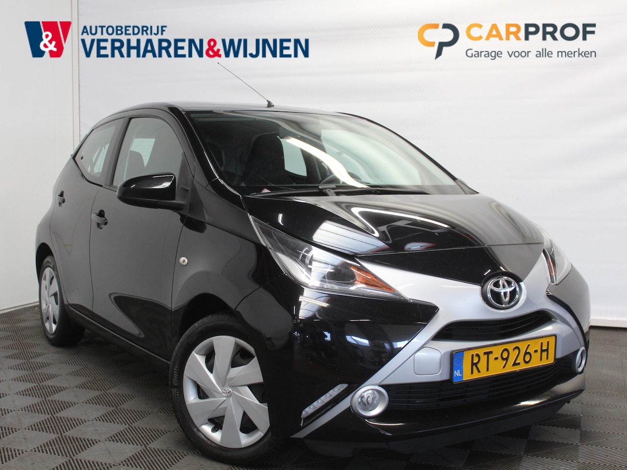 Toyota Aygo - 1.0 VVT-i x-play CAMERA | AIRCO | LED | CV | SPEEDLIMITER | ISOFIX - AutoWereld.nl