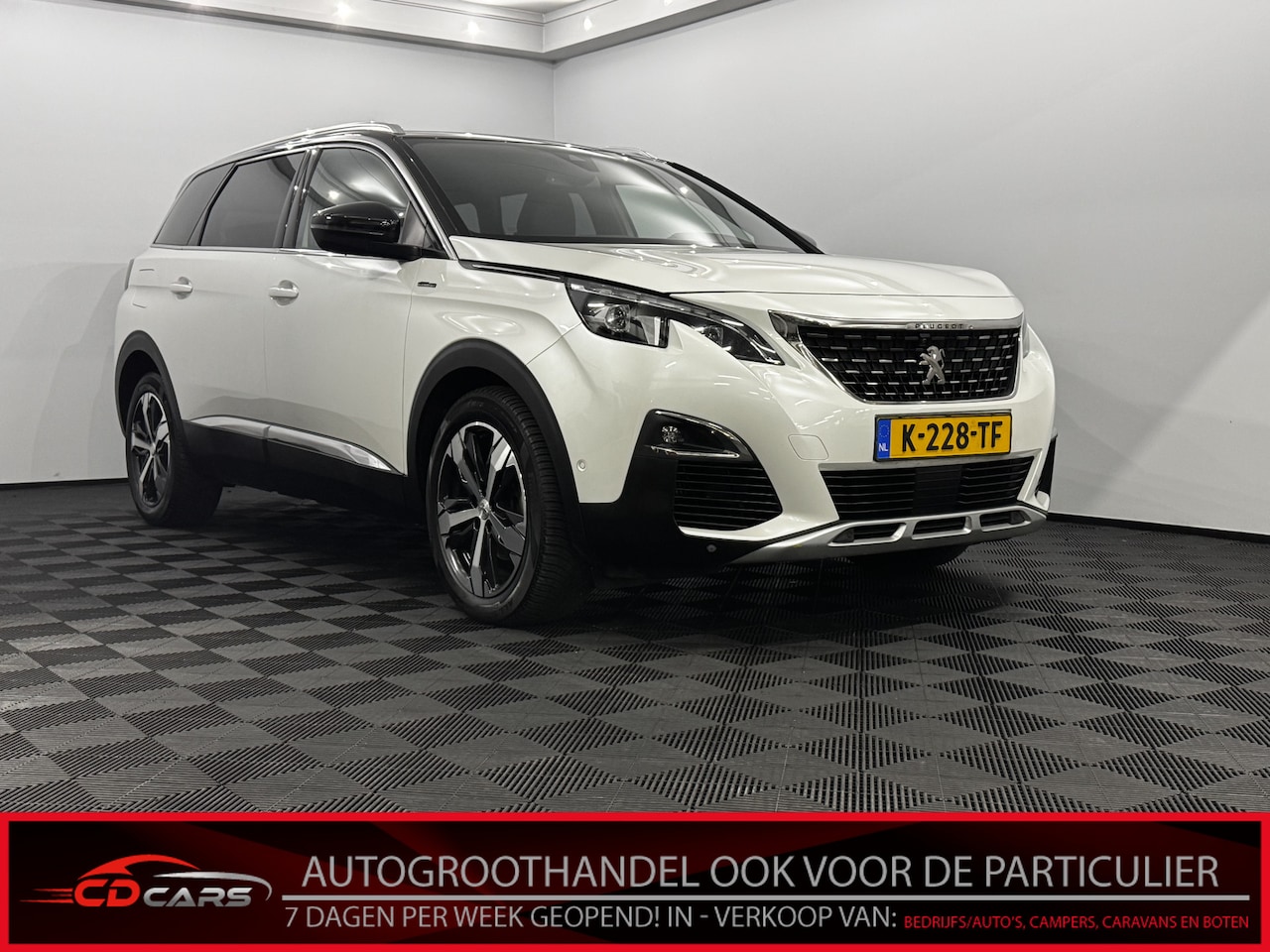 Peugeot 5008 - 1.6 e-THP Allure. 7 persoons Half leder, 360 Camera, Virtual desk, Elektrische voorstoelen - AutoWereld.nl