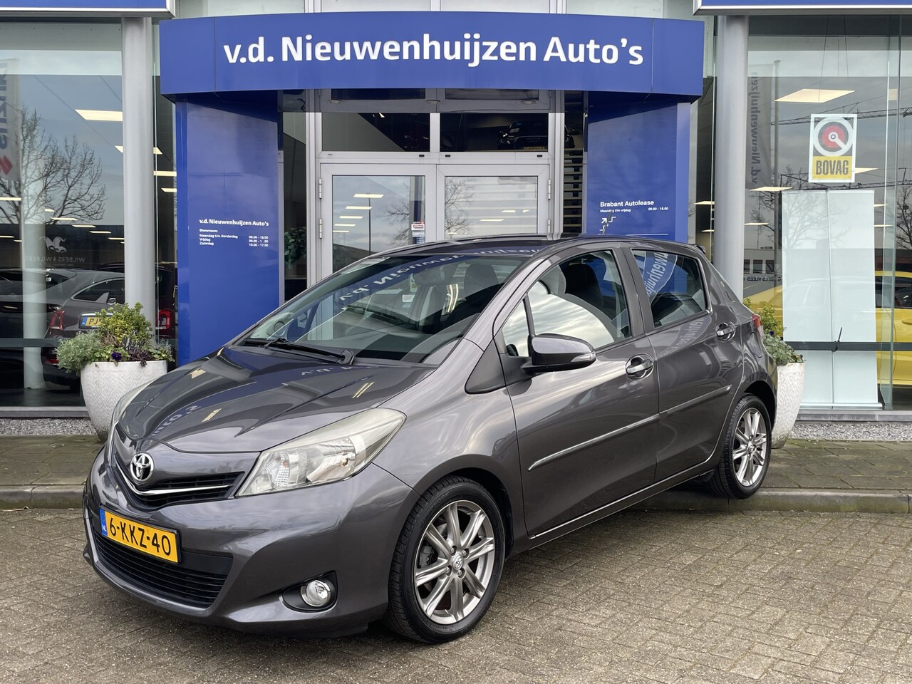 Toyota Yaris - 1.3 VVT-i Dynamic Navigatie Achteruitrijcamera info: M.Safari 0492588976 - AutoWereld.nl