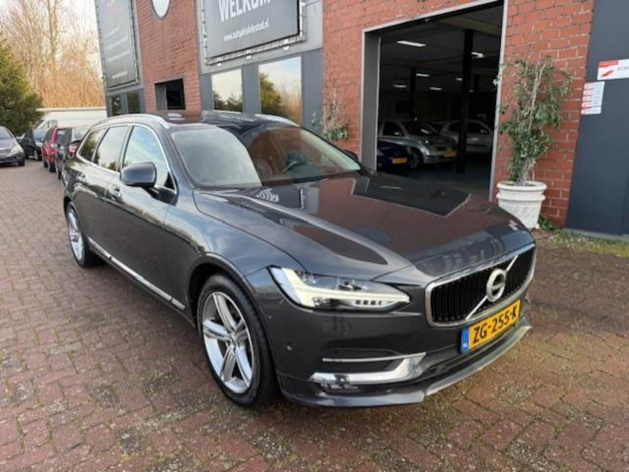 Volvo V90 - 2.0 D5 AWD Inscription AUT, pano, 235pk - AutoWereld.nl