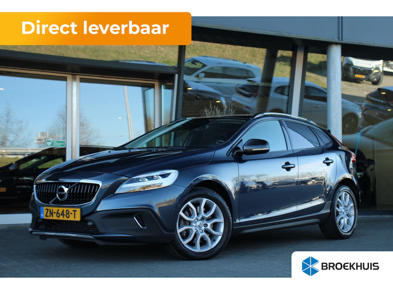 Volvo V40 Cross Country - 1.5 T3 Polar+ Luxury | DAB ontvanger | LED achterlichten | LED dagrijverlichting - AutoWereld.nl