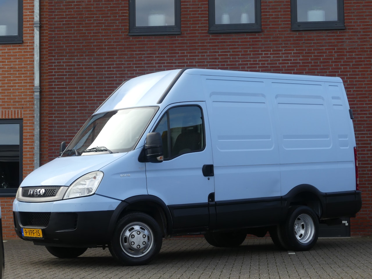 Iveco Daily - 50C18V 300 H2 L1 VANGMUIL 5200KG Trekgewicht Luchtremmen - AutoWereld.nl