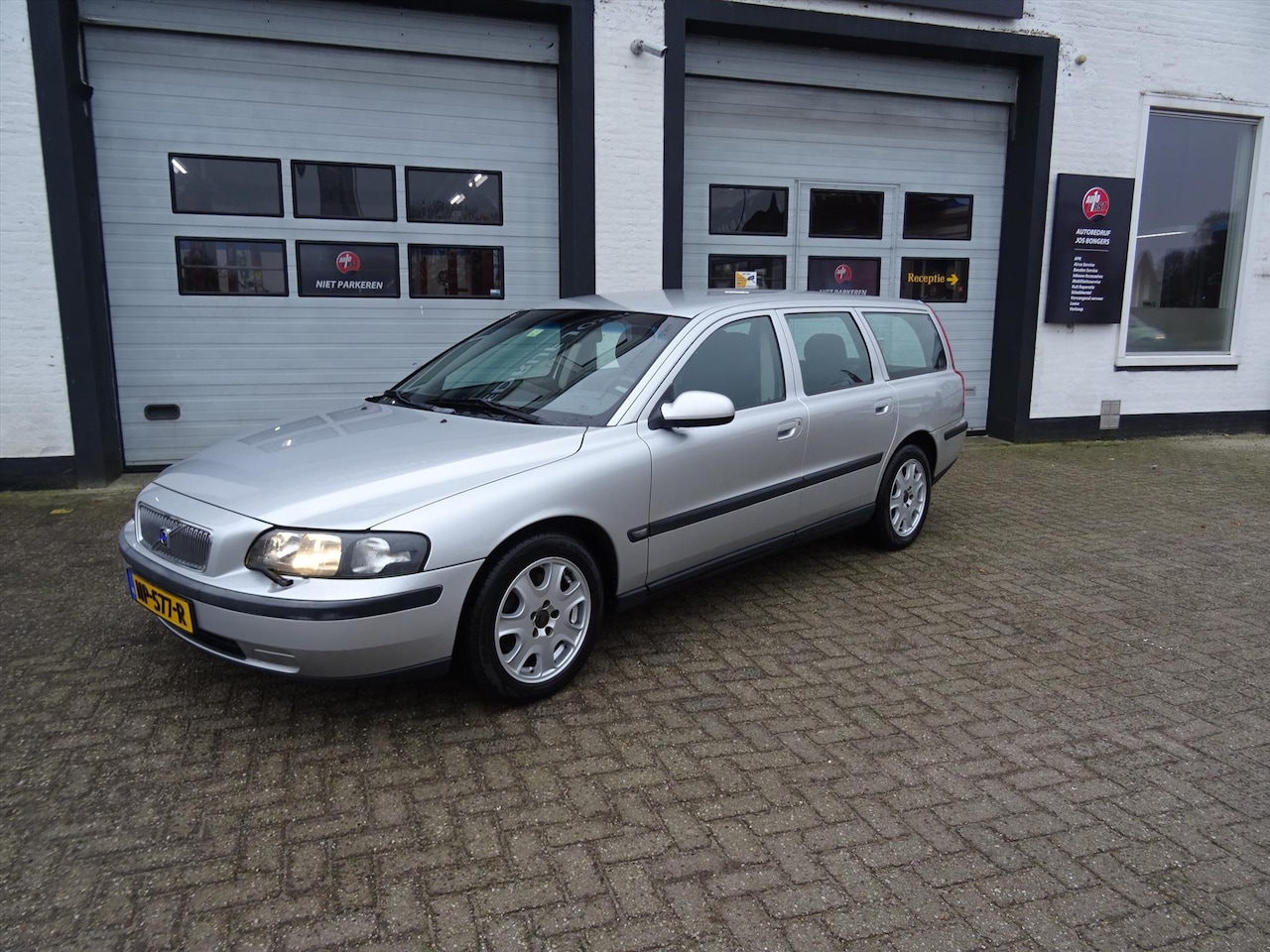 Volvo V70 - 2.4 Comfort Line 2.4 140PK comfort-line - AutoWereld.nl