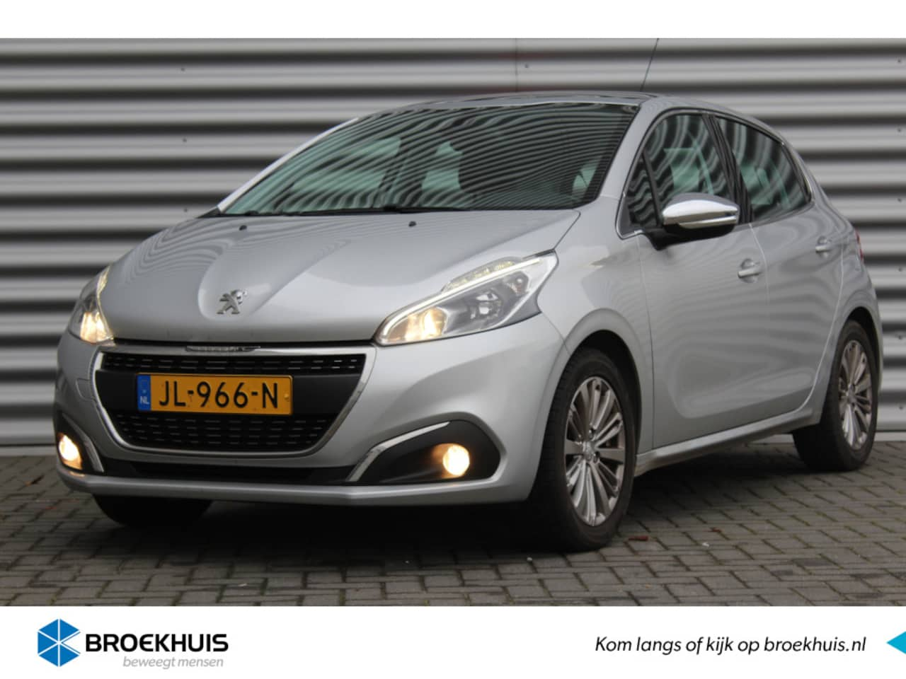 Peugeot 208 - 1.2 PURETECH 110PK ALLURE / NAVI / CLIMA / LED / PDC / 16" LMV / PANO. DAK / TREKHAAK / BL - AutoWereld.nl