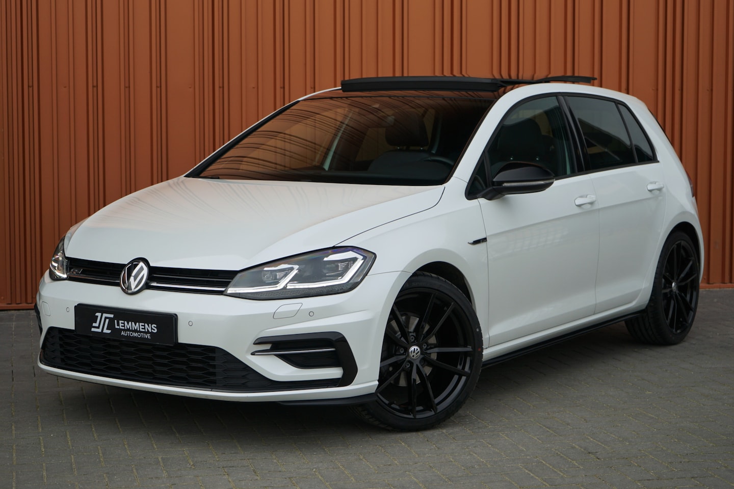 Volkswagen Golf - 1.5 TSI R-LINE DSG Panodak Virtual Dynaudio ACC Camera Keyless - AutoWereld.nl