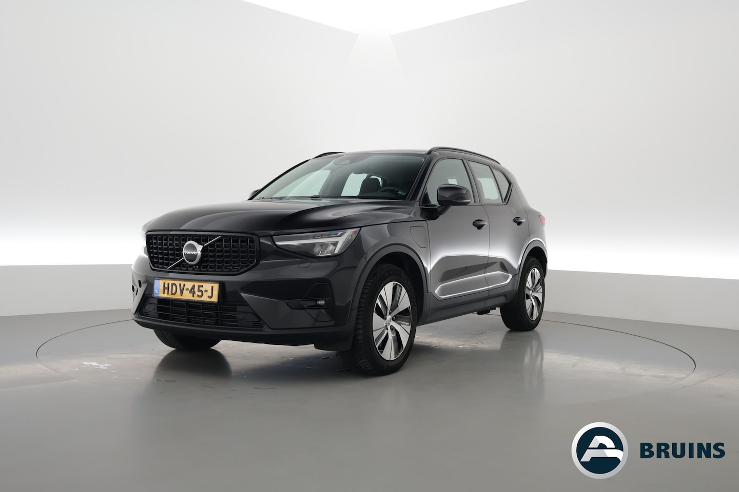 Volvo XC40 - 1.5 T4 Plug-in hybrid Plus Dark | Facelift | Leder | Pilot Assist | Camera | 4x Stoel + st - AutoWereld.nl