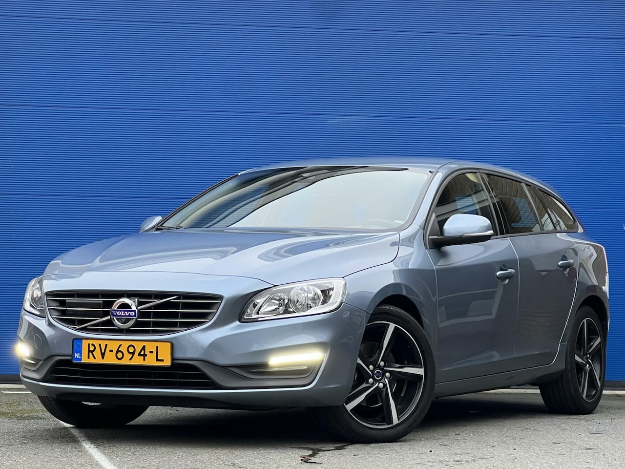 Volvo V60 - 2.0 D2 Polar+ | automaat | ACC | Lane assist - AutoWereld.nl