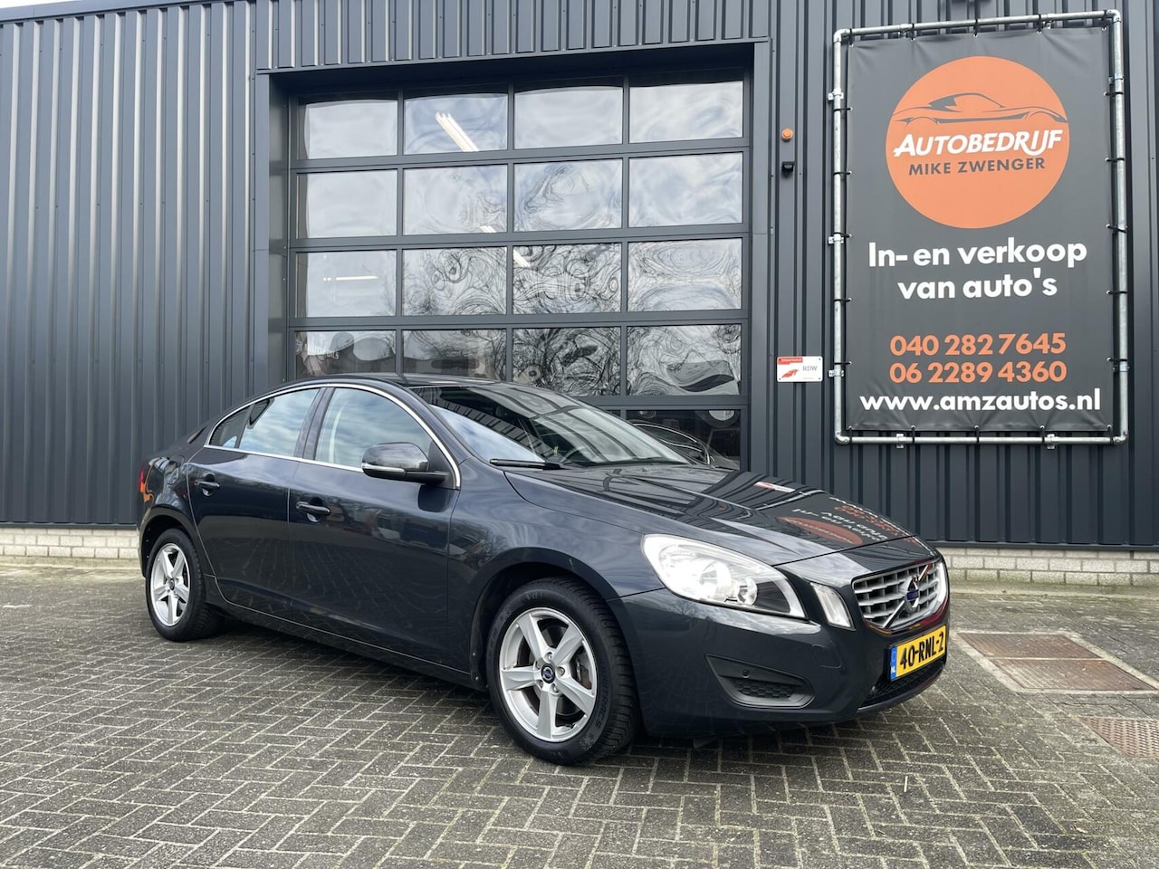 Volvo S60 - 1.6 T4 Momentum AUTOMAAT|NAVIGATIE|TREKHAAK|BLUETOOTH|ORIGINEEL NL - AutoWereld.nl