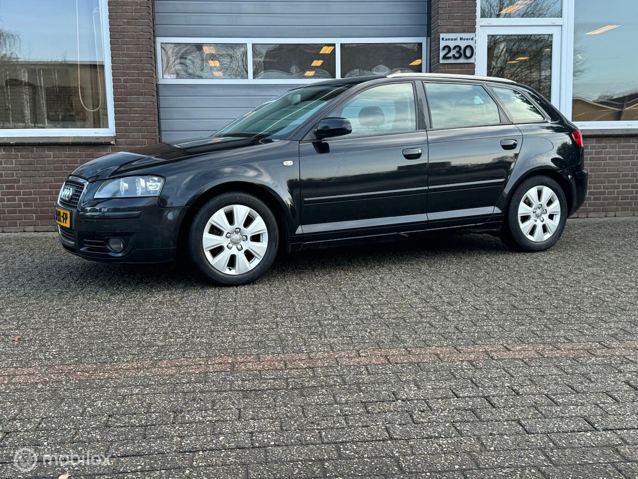 Audi A3 Sportback - 1.6 ECC-AIRCO/NAVI/DAKRAIL - AutoWereld.nl