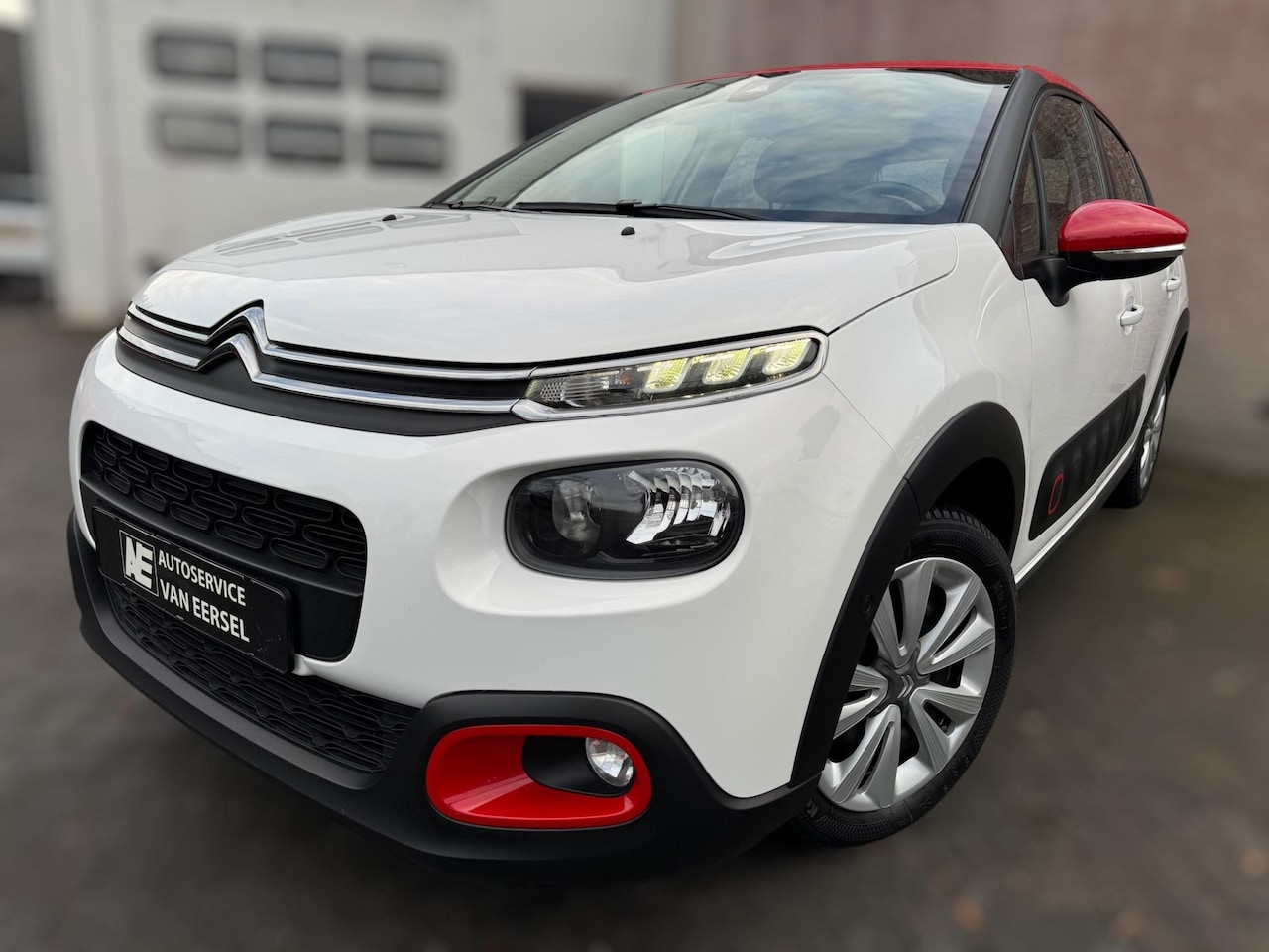 Citroën C3 - 1.2 PureTech Shine CAMERA / BLIND SPOTS / STOELVERW. / PARK CONTROL / CARPLAY / WINTERSET - AutoWereld.nl