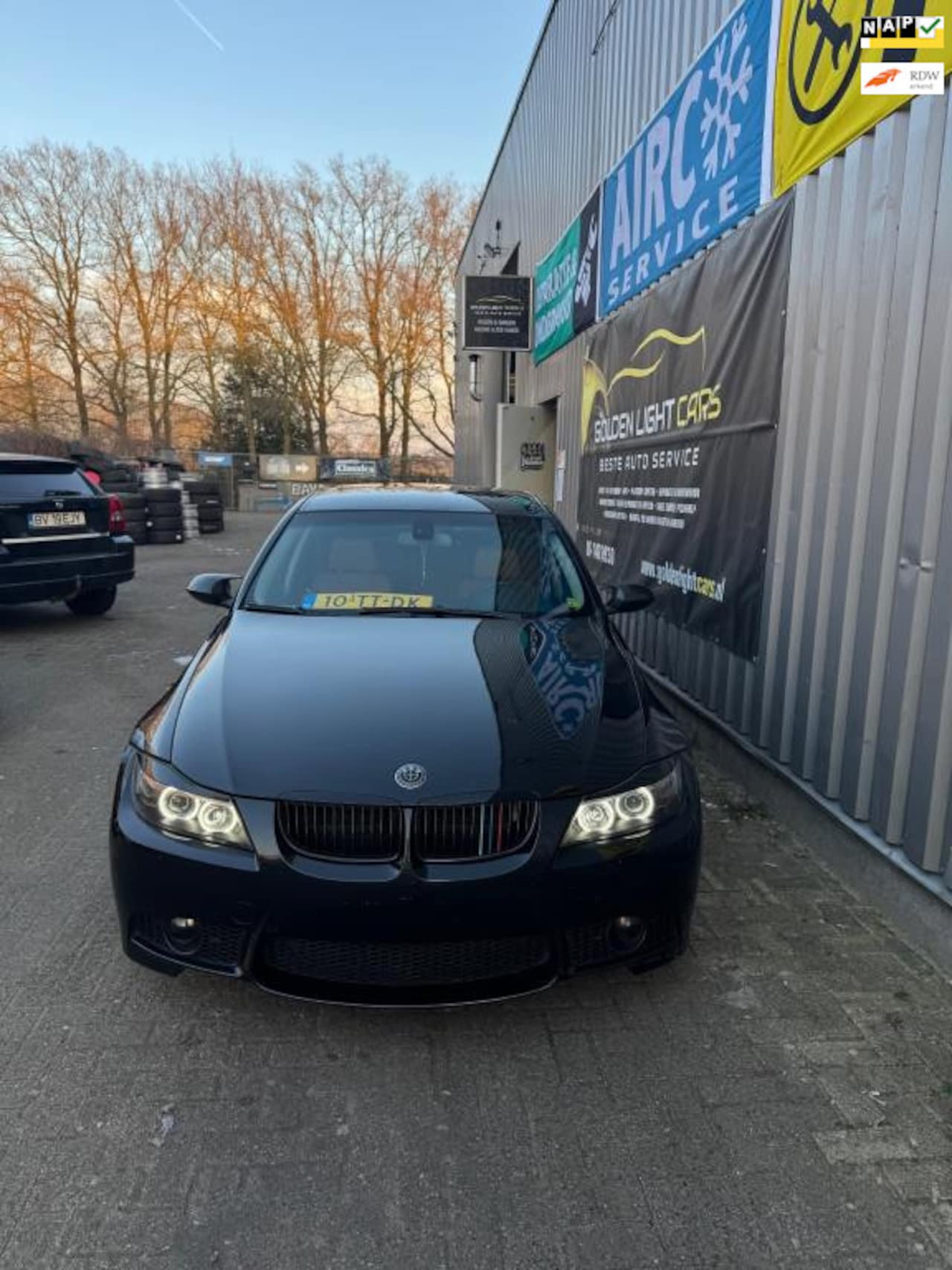 BMW 3-serie - 320i Verlaagd 19” Breedset Bi-xenon Leer - AutoWereld.nl