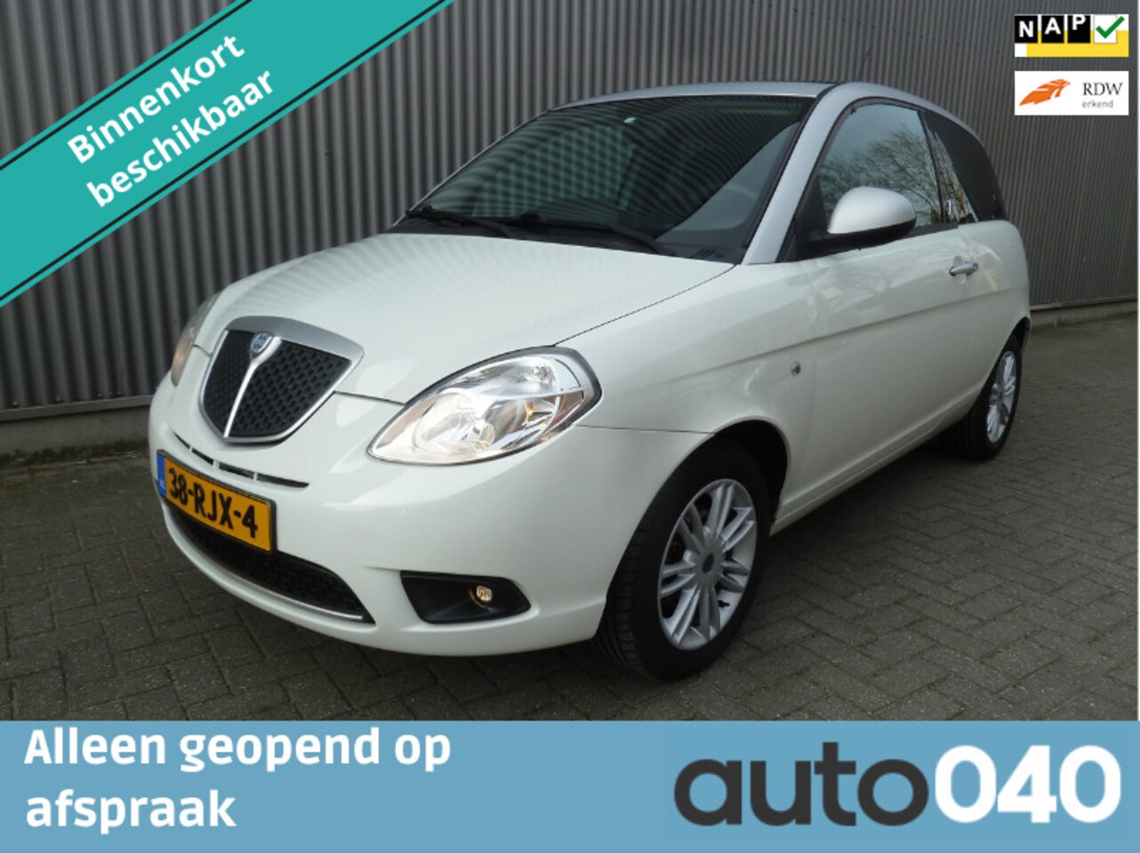 Lancia Y(psilon) - Ypsilon 1.4 Limited Edition 2010/Airco/Audio/LMV/Panodak - AutoWereld.nl