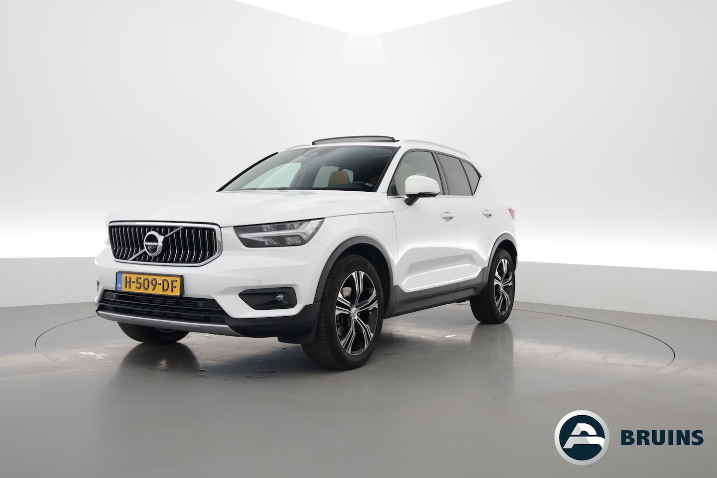 Volvo XC40 - 2.0 T4 Inscription | Pano | Elek. Trekhaak | 360cam | Bliss | Pilot Assist | Leder - AutoWereld.nl