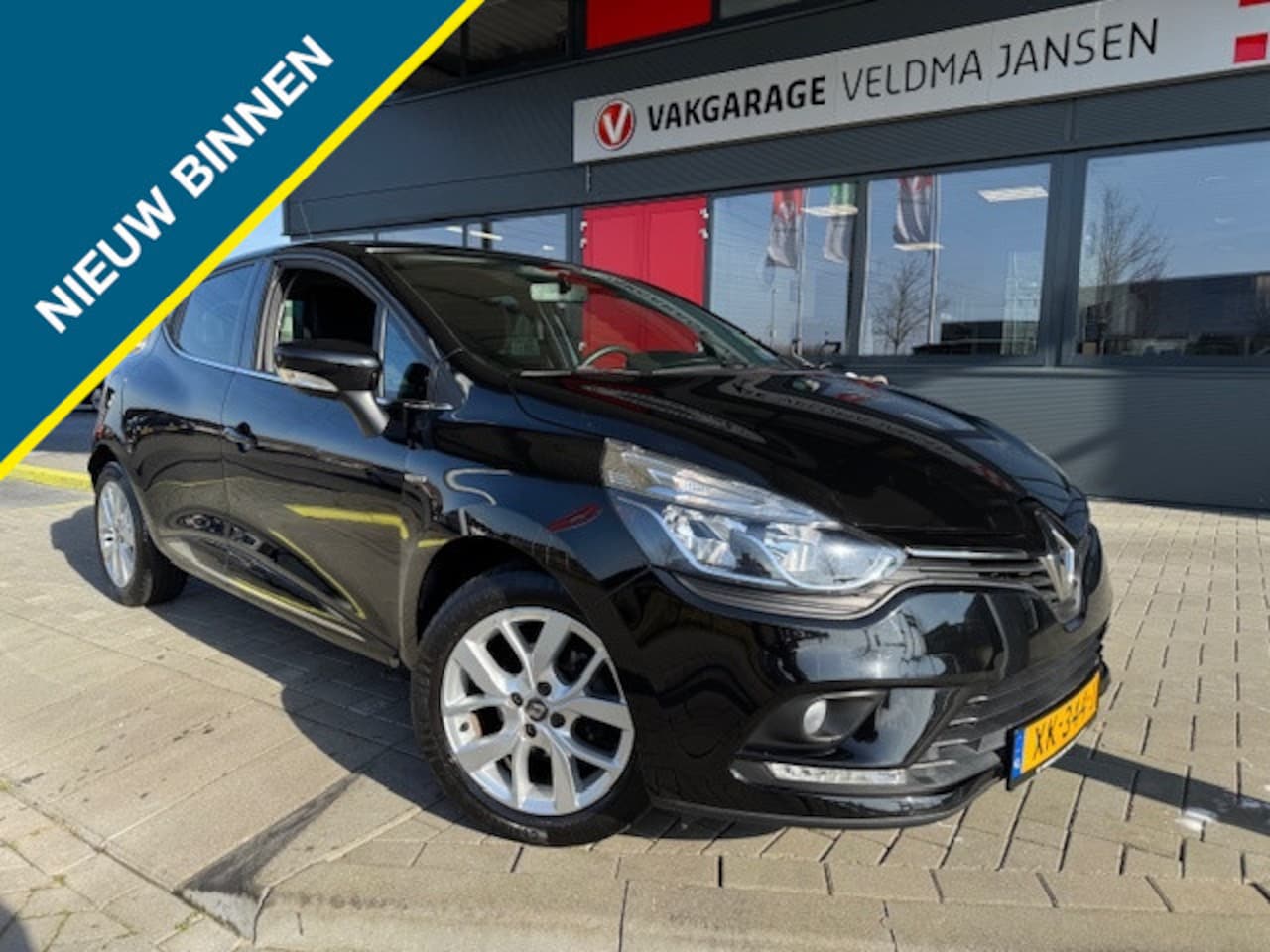 Renault Clio - 0.9 TCe LIMITED 5-DRS. + AIRCO/NAVI/LMV/PDC/CRUISE - AutoWereld.nl