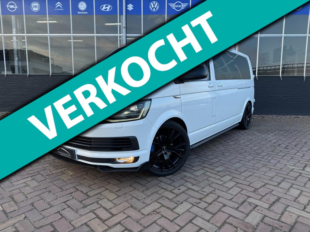 Volkswagen Transporter - 2.0 TDI L2H1 DC Highline **2x SHUIFDEUR + CARPLAY + SCHUIFDAK** - AutoWereld.nl