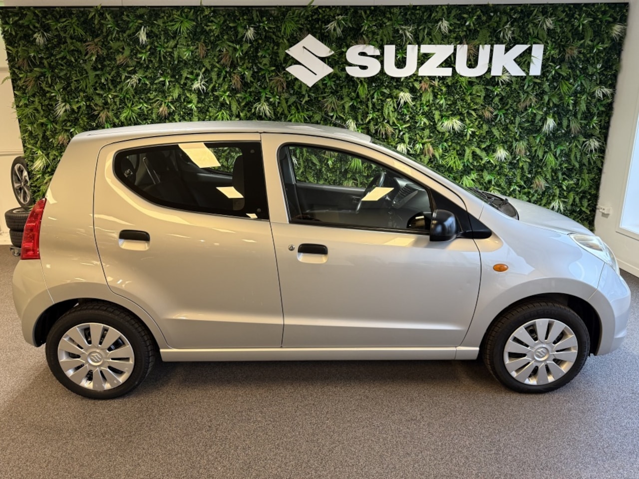 Suzuki Alto - WEINIG KM'S Airco Parrot hands 1.0 Comfort 5-deurs - AutoWereld.nl