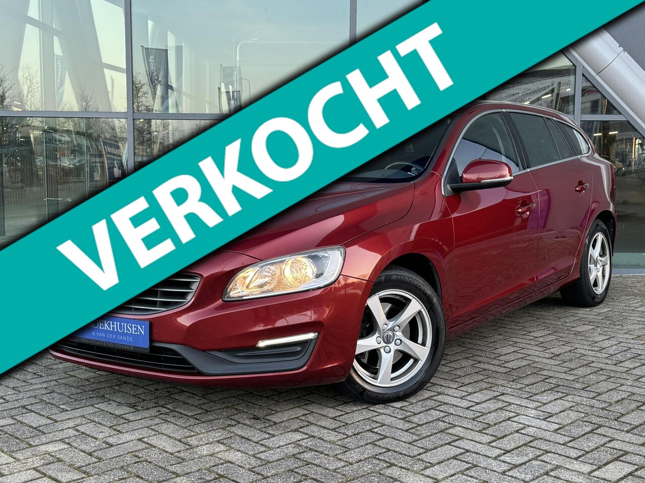 Volvo V60 - 2.0 D4 Momentum Business 190pk Automaat / Schuifdak / Trekhaak - AutoWereld.nl