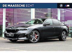 BMW i5 - eDrive40 M Sport Automaat / Panoramadak / Trekhaak / Adaptieve LED / Parking Assistant Pro