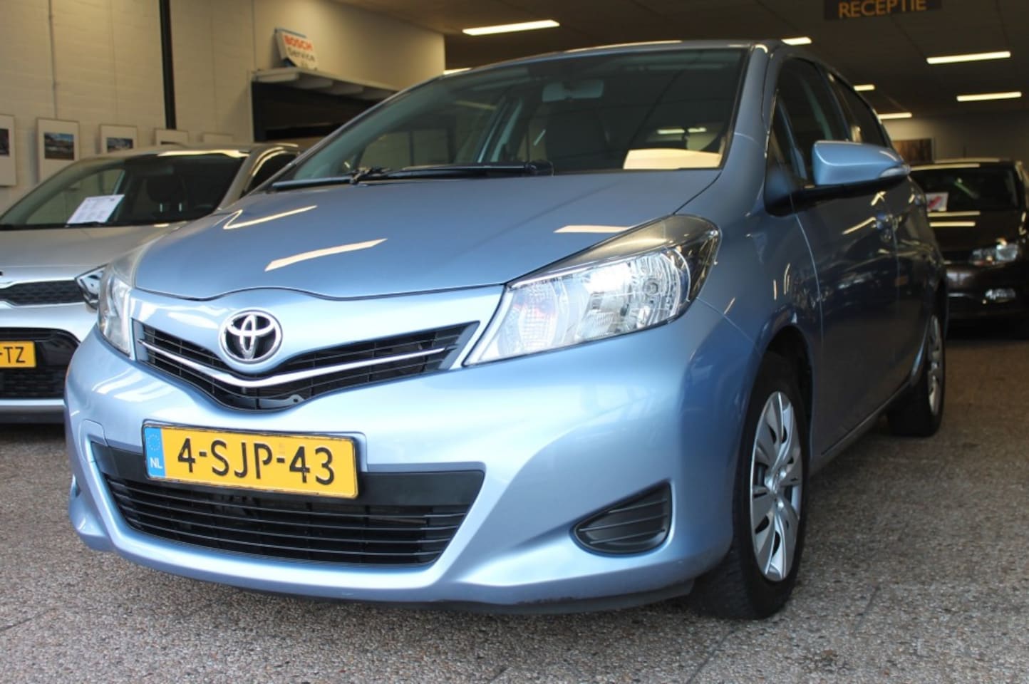 Toyota Yaris - 1.3 VVT-I ASPIRATION Automaat / Navigatie / Trekhaak - AutoWereld.nl