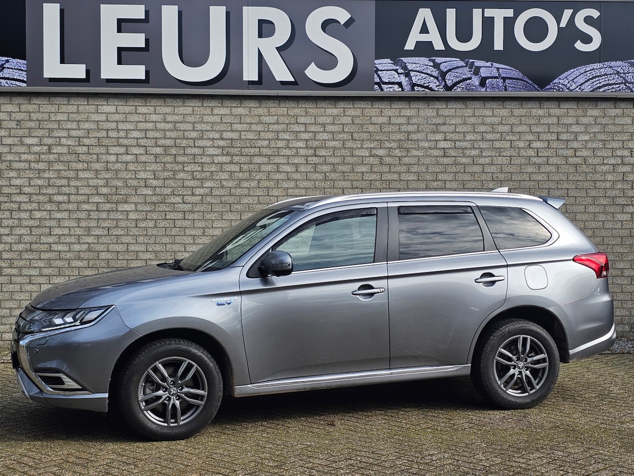 Mitsubishi Outlander - 2.4 PHEV Pure 2.4 PHEV Pure+ - AutoWereld.nl