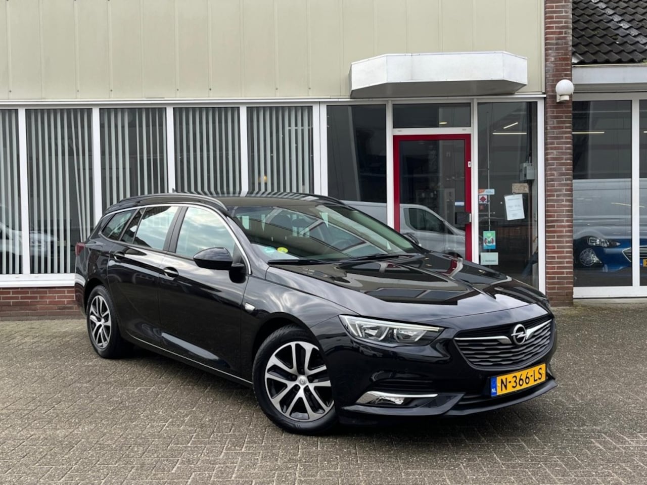 Opel Insignia - 1.6 CDTI Business Executive I Carplay I Camera I Stoel/Stuurverw - AutoWereld.nl