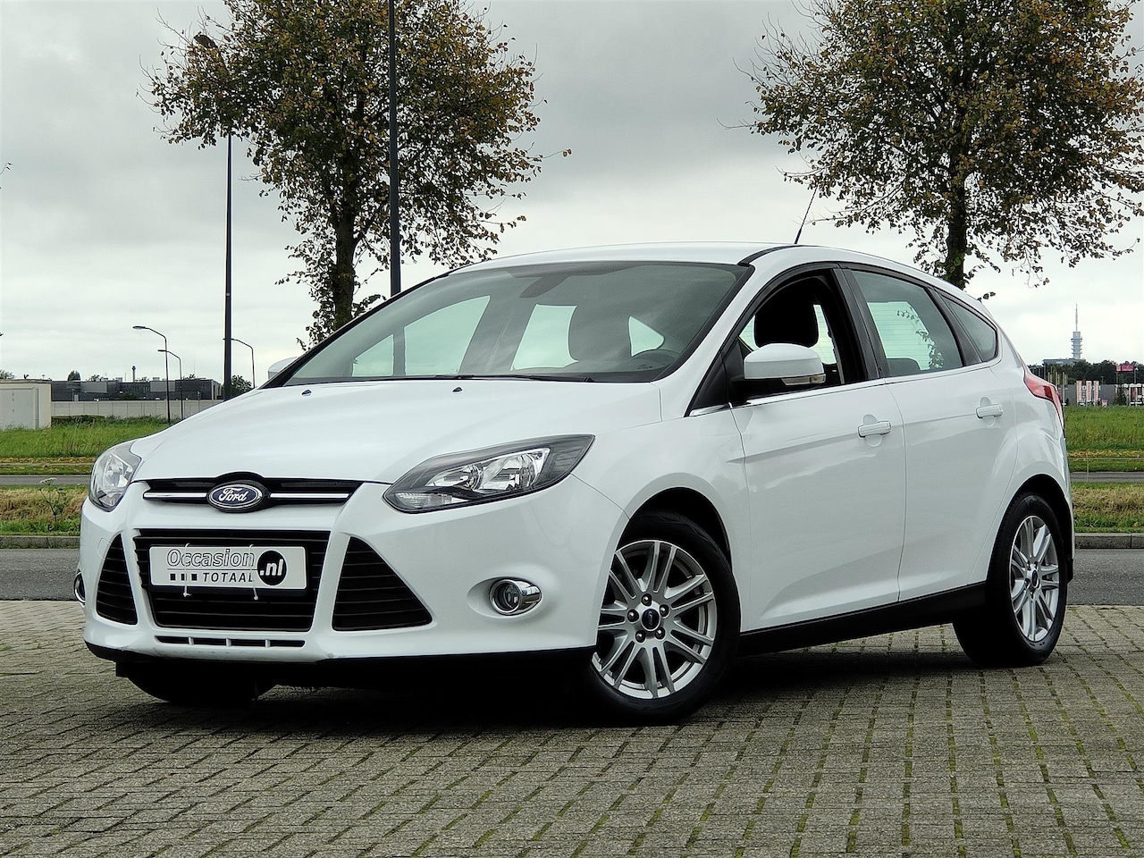 Ford Focus - 1.0 EcoBoost Titanium | Trekhaak | Navi | Climate | Cruise - AutoWereld.nl