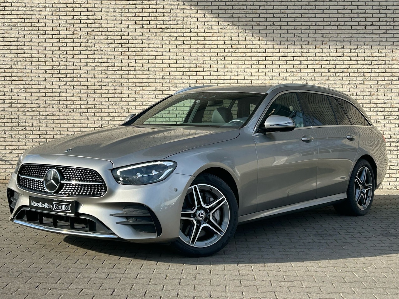 Mercedes-Benz E-klasse Estate - E 300e AMG Line l Memory Seats l Trekhaak l Carplay l Panoramadak - AutoWereld.nl